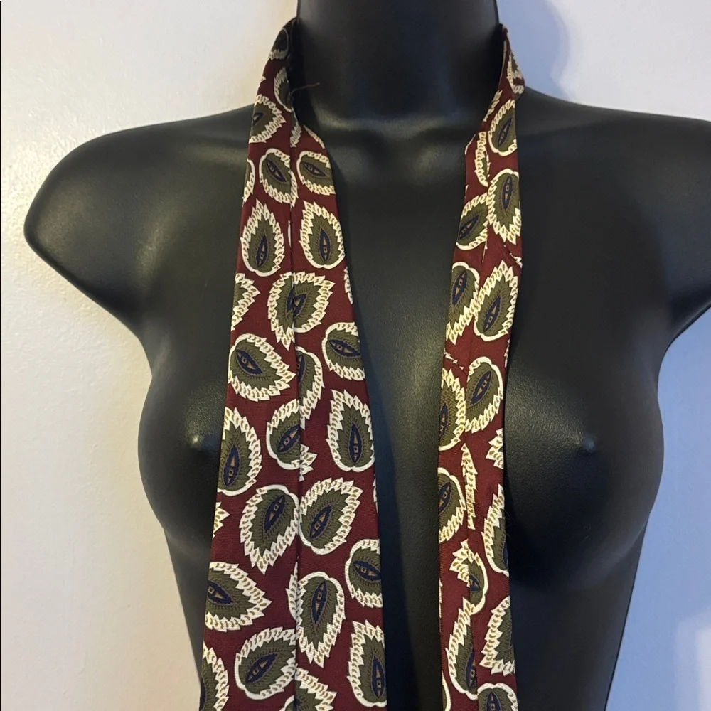 Chaps Ralph Lauren Vintage Maroon Feather Leaf Silk Made in USA Necktie Tie